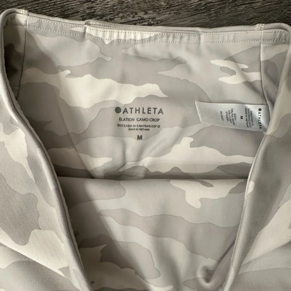 Athleta Medium Crop Gym Pants - Picture 4 of 4